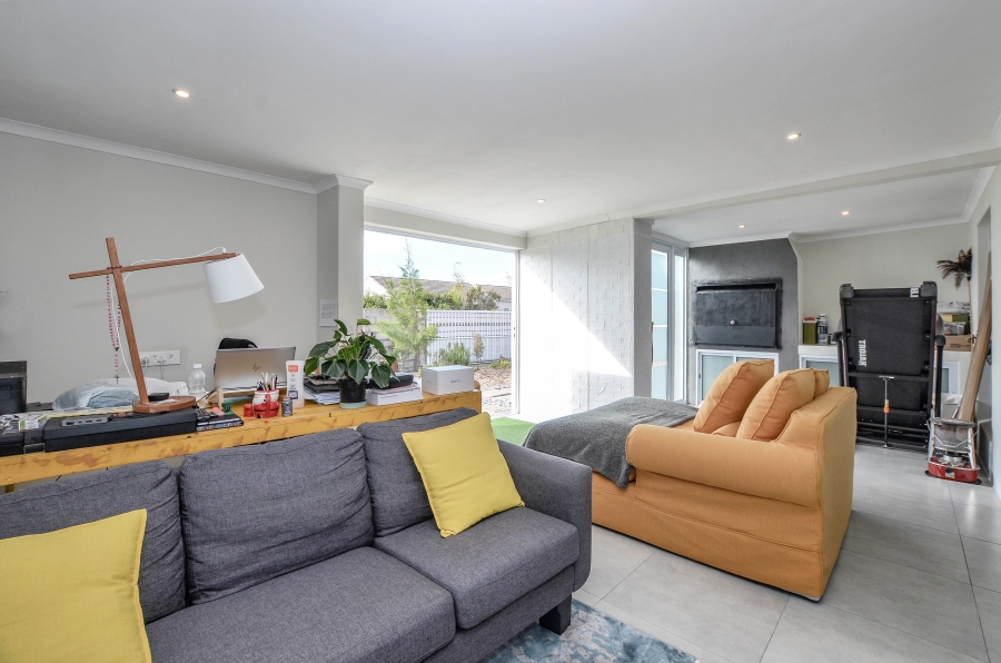 3 Bedroom Property for Sale in Sunningdale Western Cape